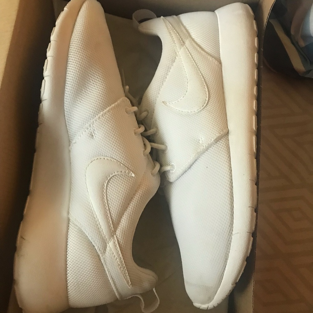 Nike white roshe